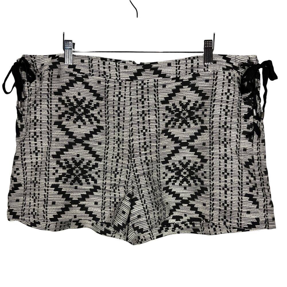 NEW! Who What Wear SW Knit Shorts Flat Front Casual Black White - 16